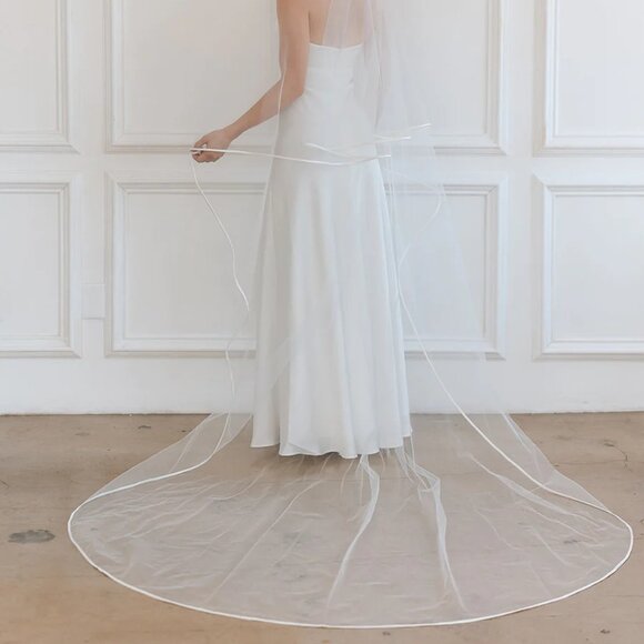 Untamed Petals Hartley Veil – Brand New with Tag & Dust Bag